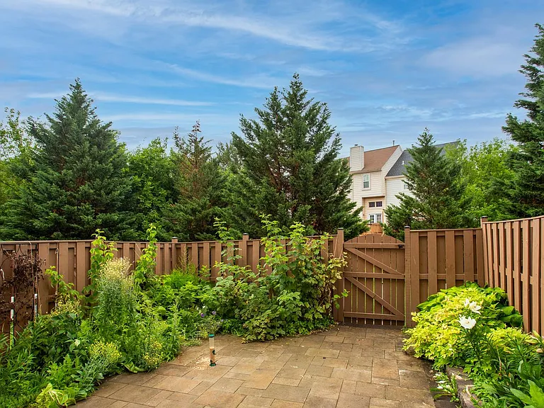 21707 Leatherleaf Cir — Photo 37