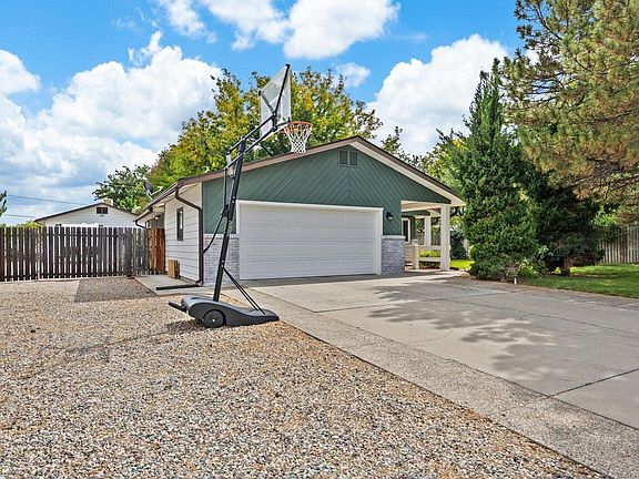 3rd image of 614 1/2 Glacier Dr