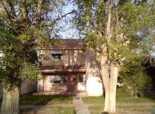 417 N 3rd St, Raton, NM 87740