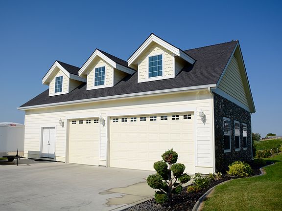 Detached garage/office