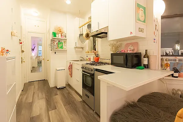 Rented by Batra Group Inc | media 11