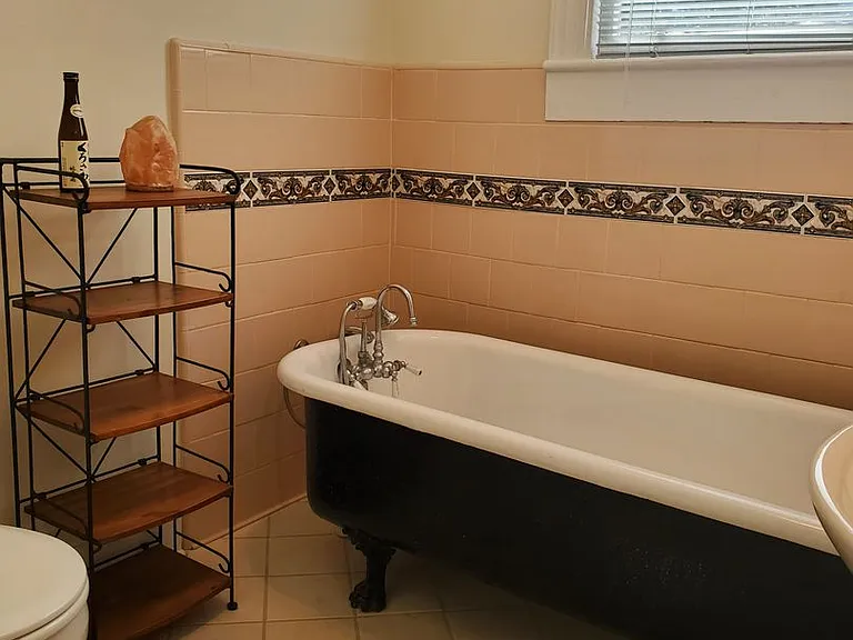 2402 Lincoln St — Photo 17