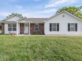 705 NE Locust Dr, Blue Springs, MO 64014