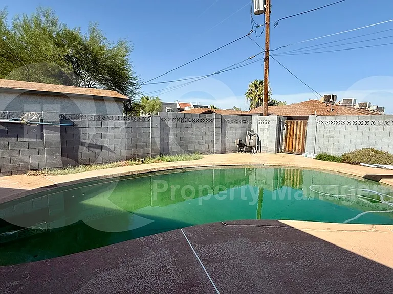 525 N Vine St — Photo 24
