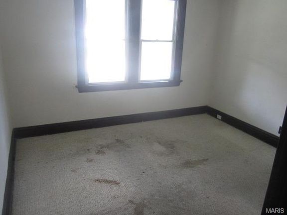 4th image of 6420 Glenmore Ave