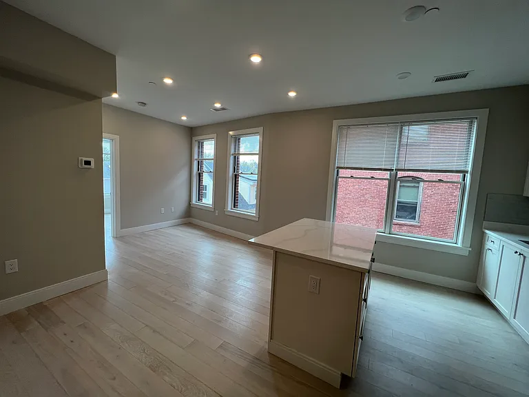 195 Green St #307D — Photo 5