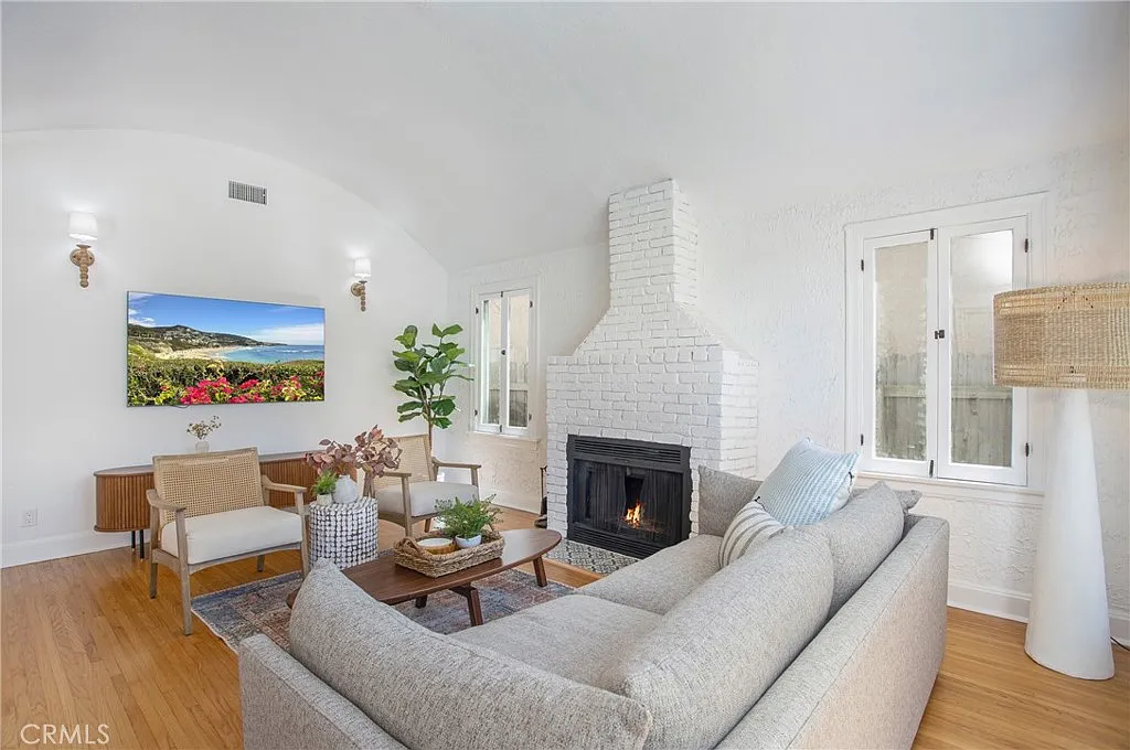 3 bed, 1871 sqft, $6,495 — Photo 3