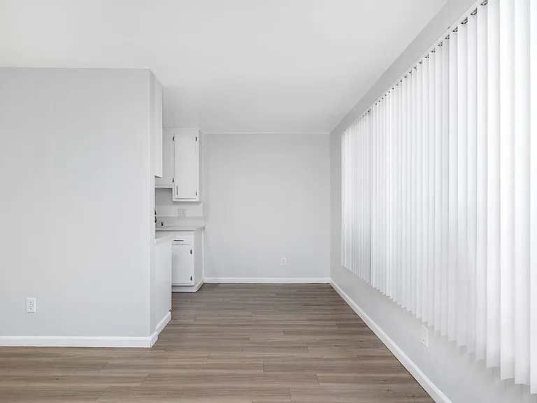 3537 Clarington Ave — Photo 6