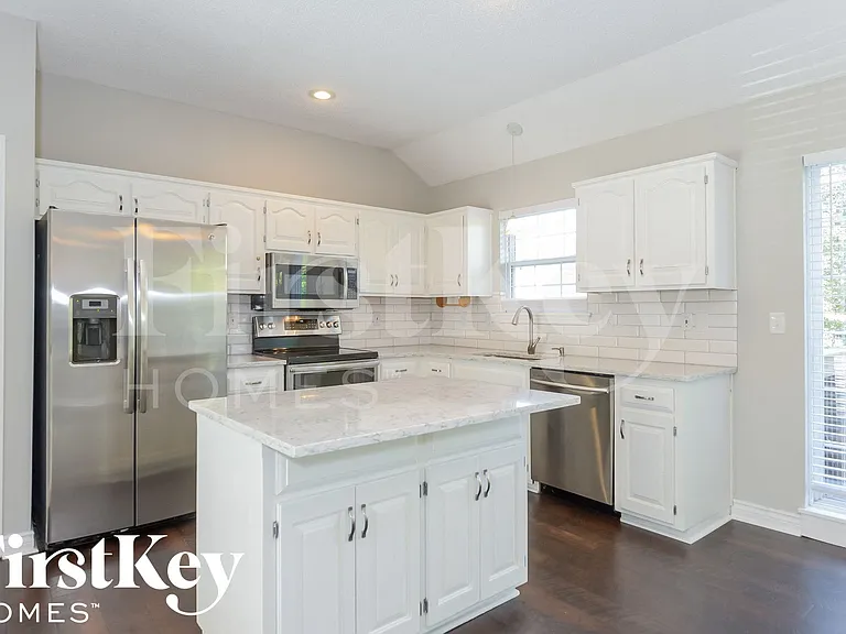 17534 W 111th Ter — Photo 5