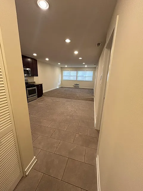 2 bed, 850 sqft, $1,640 — Photo 3