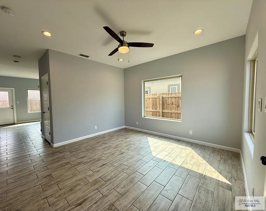 3 bed, 2.0 bath, 1400 sqft, $1,750 — Photo 3