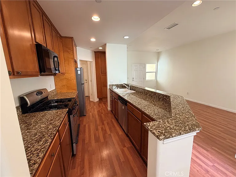 1323 Post Ave #B — Photo 3