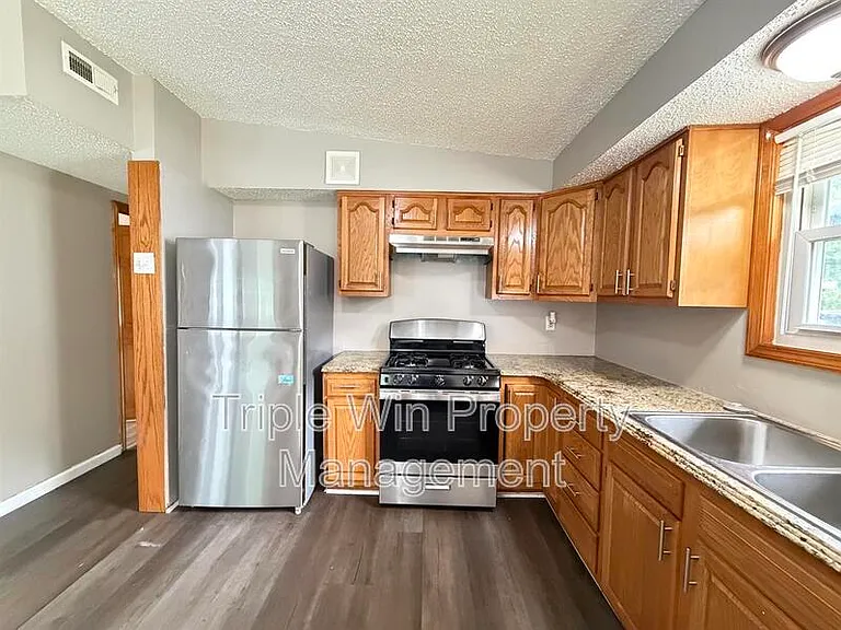 810 Saint Anthony Ln — Photo 17