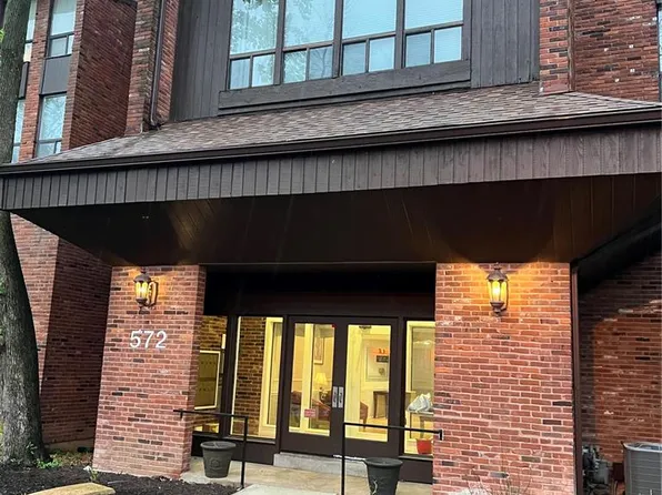 572 Coeur De Royale Dr APT 103, Saint Louis, MO 63141