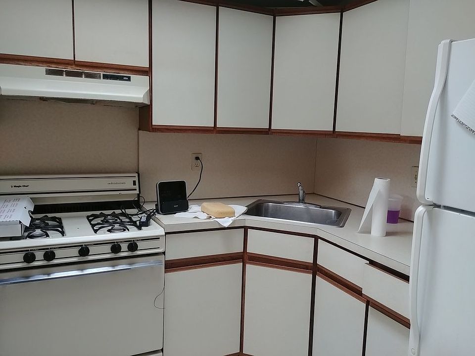 1st image of 5207 90th St #3