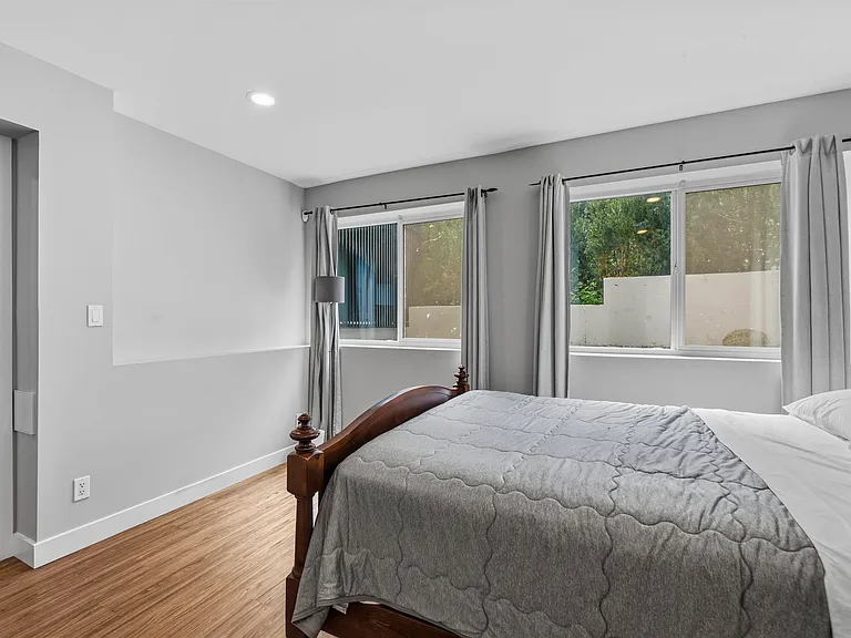 4225 Evergreen Ave #BASEMENT — Photo 11