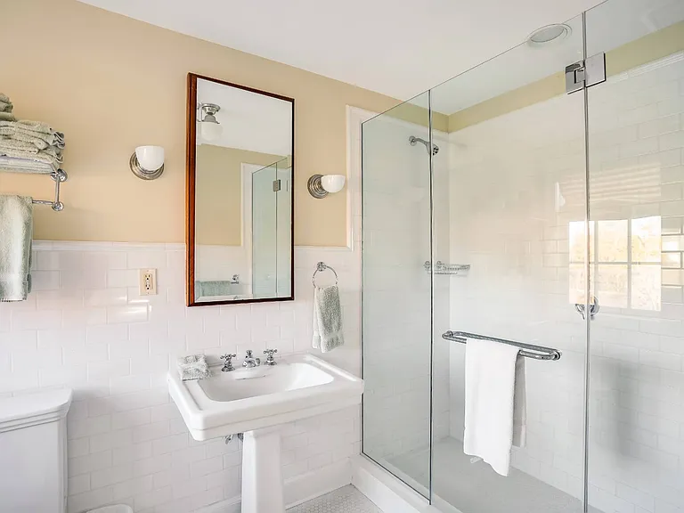 4 Fair Lea Rd — Photo 17