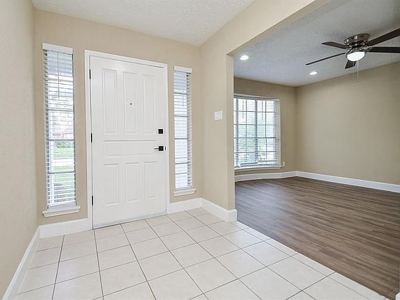 3rd image of 22103 Fincastle Dr