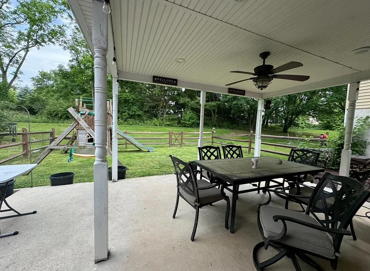Building Photo - 209 Pebble Ct