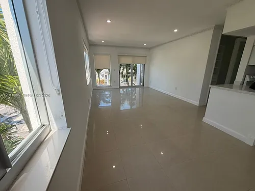 641 Espanola Way #14 Photo 1