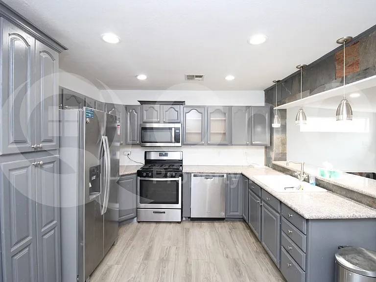 9441 N 15th Pl — Photo 3