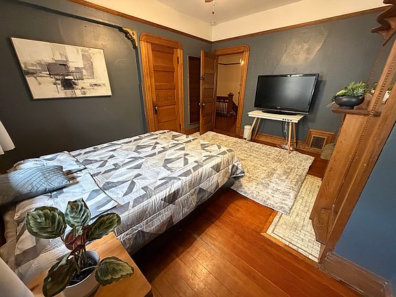 4th image of 826 S Burlington Ave #11