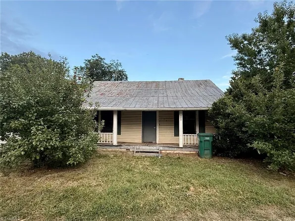 999 Robbins Cir, Lexington, NC 27292