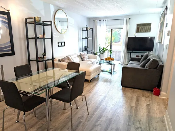 131 Franklin St APT 104, Stoneham, MA 02180