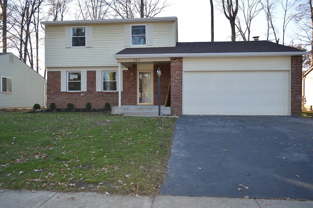 789 McDonell Dr photo 1