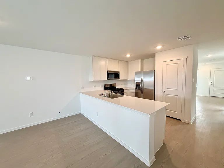 1332 Alfred St — Photo 10
