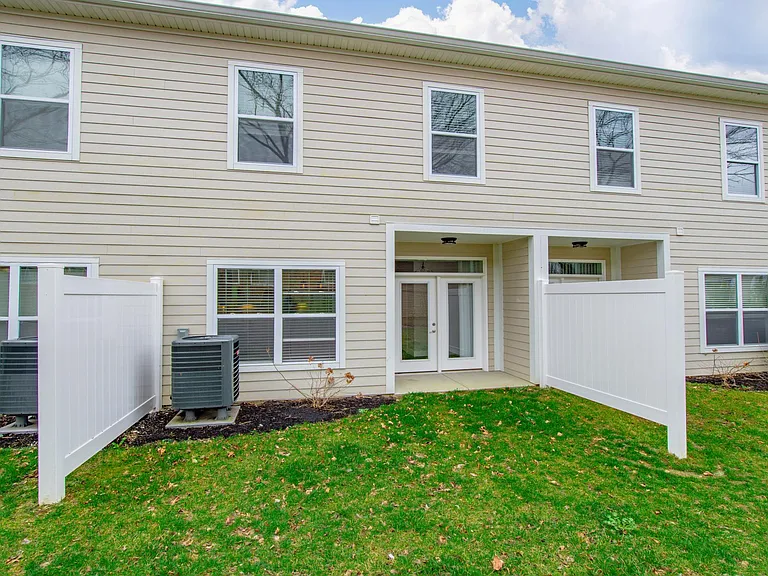 463 Columbus Ave — Photo 11