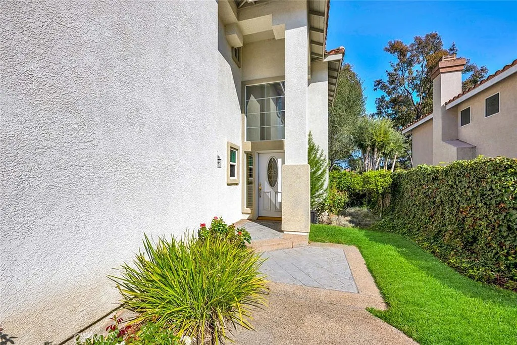 4 bed, 2.5 bath, 2032 sqft, $5,000 — Photo 2
