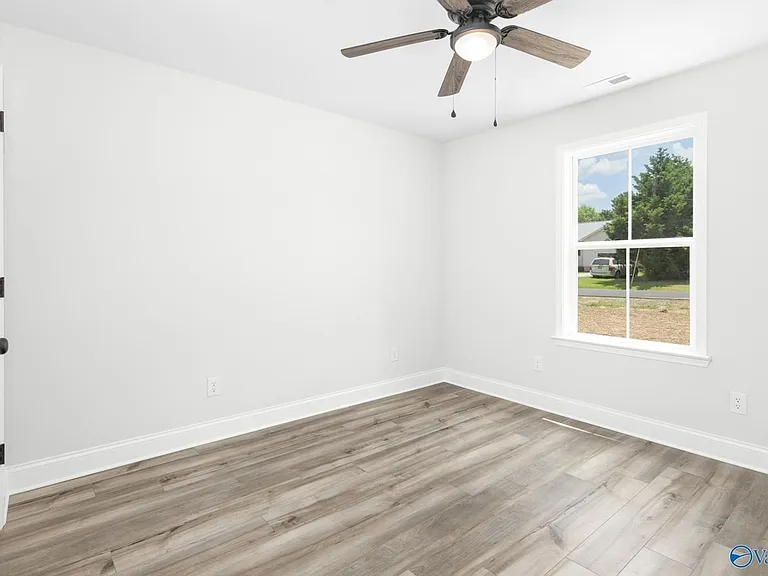 335 Maple Cir — Photo 3