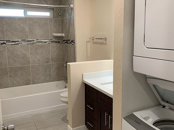 5th image of 3730 Moorpark Ave #5