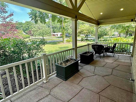 3rd image of 2018 Roberts Ln NE