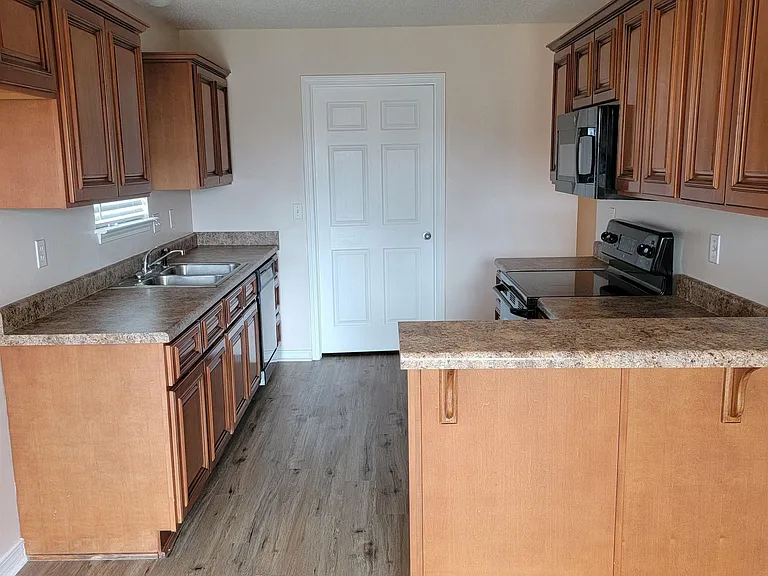 1701 Woodbridge Cir E — Photo 5