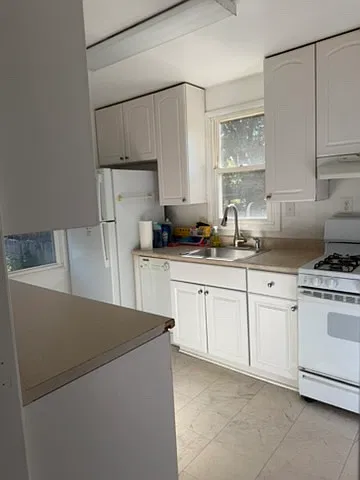 3 bed, 910 sqft, $2,600 — Photo 4