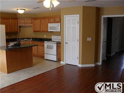 3rd image of 105 Lancaster Gate Pl #105
