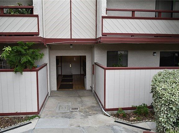 5th image of 946 W 220th St Unit 108