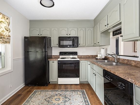 3rd image of 106 Laurelwood Dr