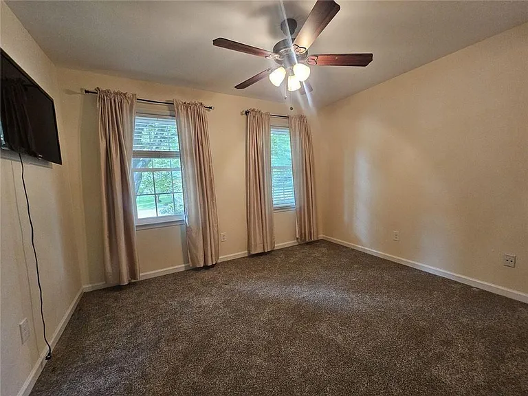 290 Oakmere Dr — Photo 16