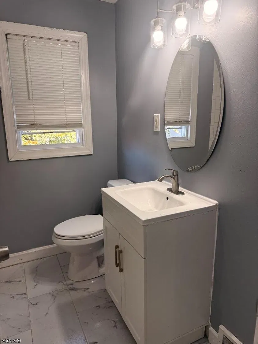 2 bed, 1.0 bath, $2,250 — Photo 2