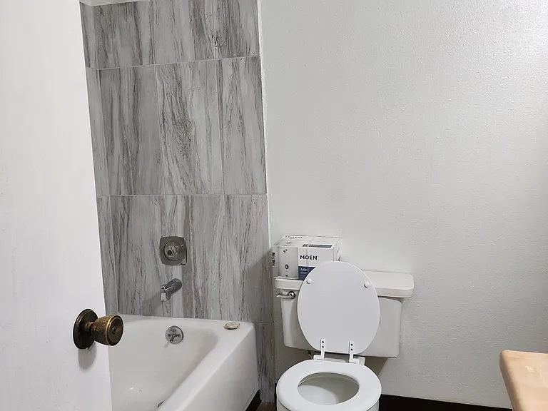 32 Royal Crest Dr #C — Photo 14