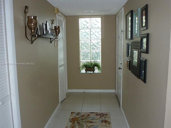 3rd image of 440 Lakeview Dr APT 203