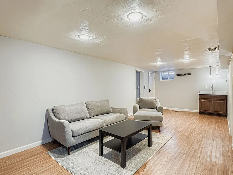 1545 S Steele St — Photo 20