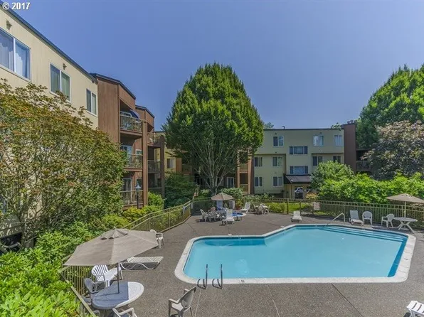 8720 SW Tualatin Rd APT 210, Tualatin, OR 97062