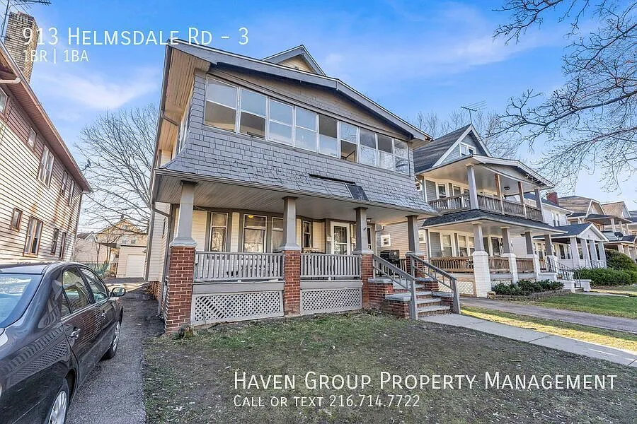 913 Helmsdale Rd | Unit 3, Cleveland Heights- Spacious 1 bed 1 bath multi-family home! — Photo 2