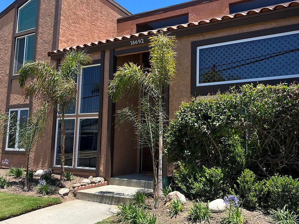 This well-maintained 4-plex in HB welcomes you