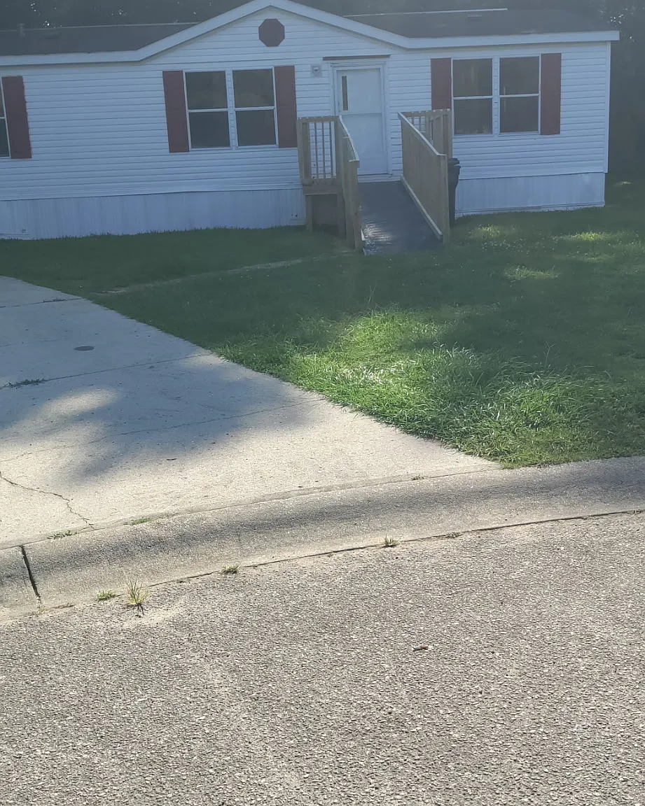 3 bed, $1,300 — Photo 2