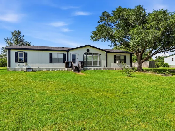 5894 Stone Creek Dr, Sanger, TX 76266